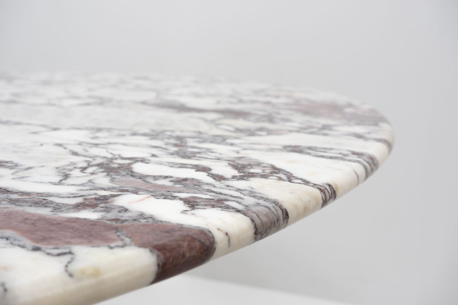 Round Calacatta Viola Marble Dining Table By Eero Saarinen For Knoll, 1970s photo vinterior
