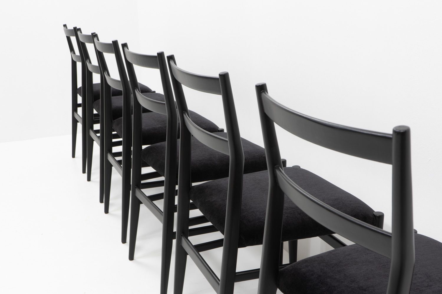 Gio Ponti, Leggera Chairs For Cassina, 1970s – Set Of Six photo furniture