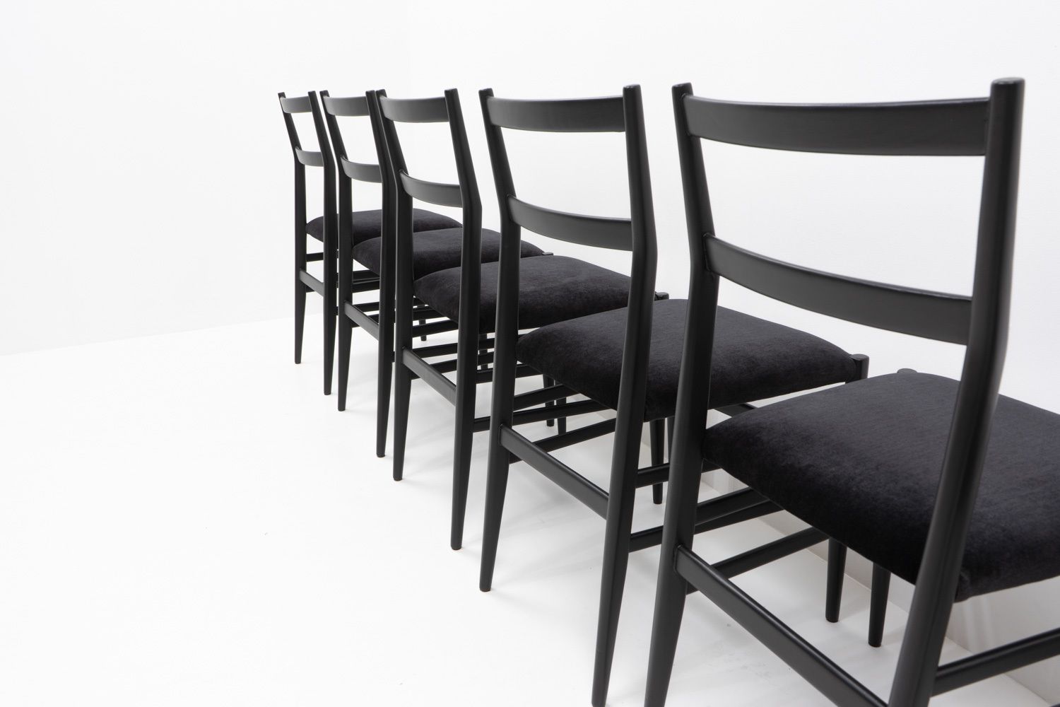 Gio Ponti, Leggera Chairs For Cassina, 1970s – Set Of Six photo Furniture