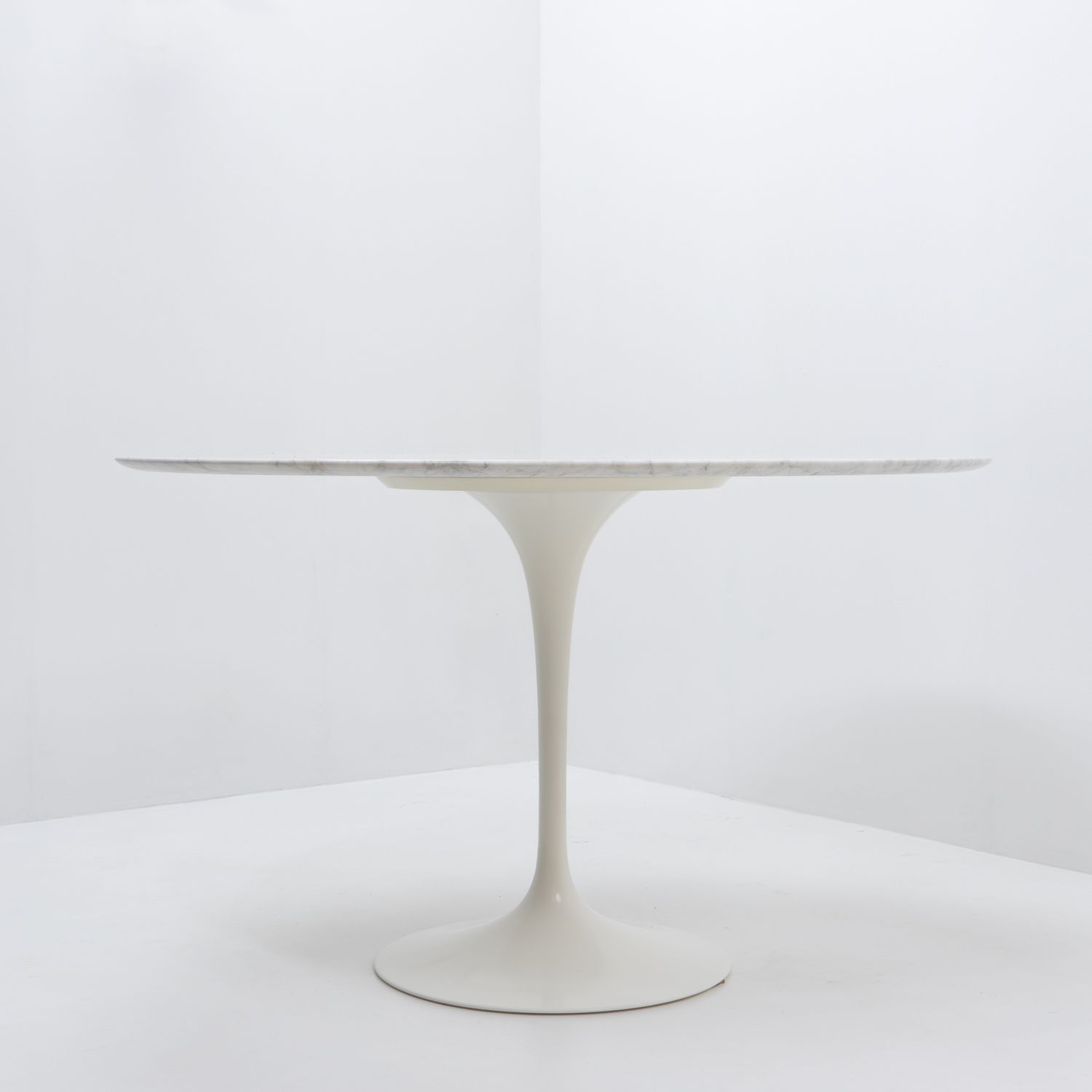 Saarinen Round Marble Dining Table For Knoll, 1970s photo Furniture
