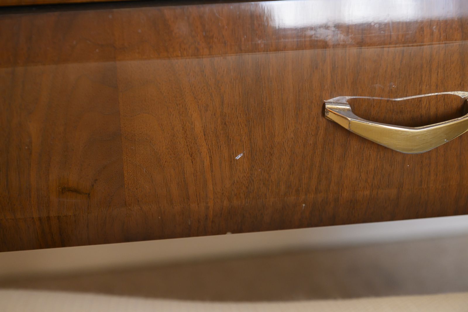 A Superb Walnut Veneered Dressing Table By Meredew photo buy