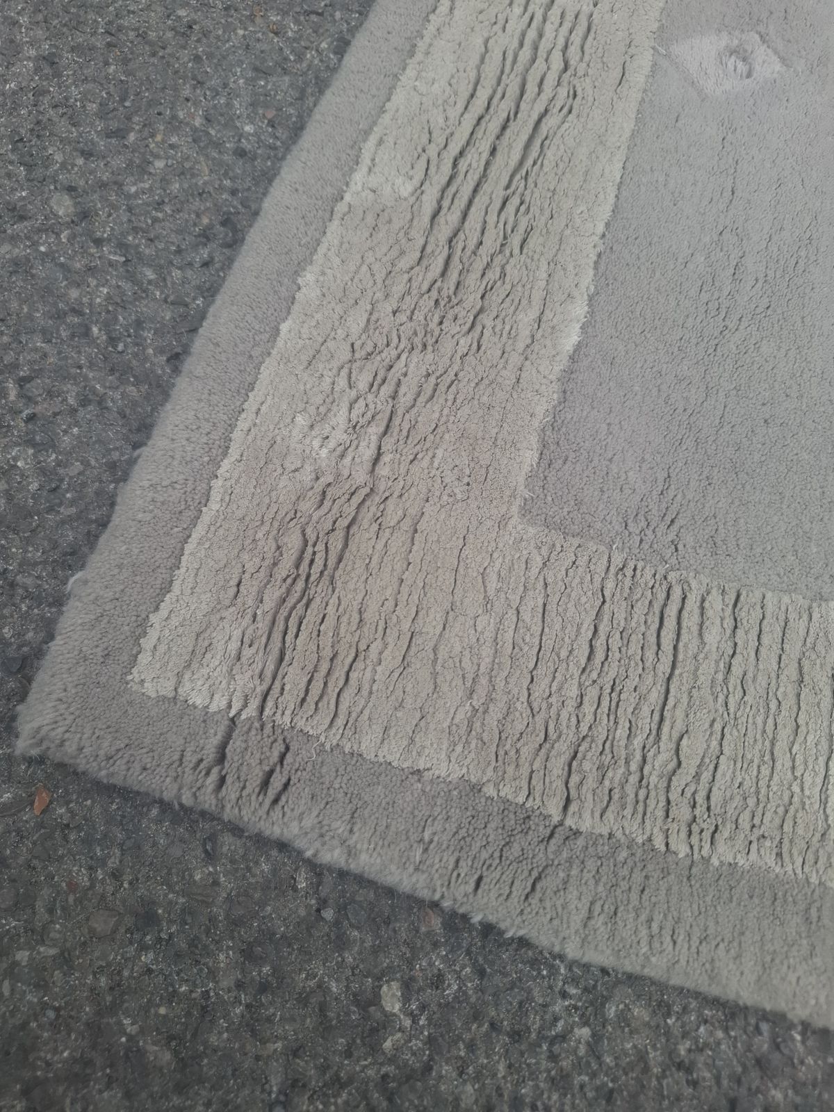 Hand Loomed Tibettan Wool Rug With Silk Boarder photo furniture