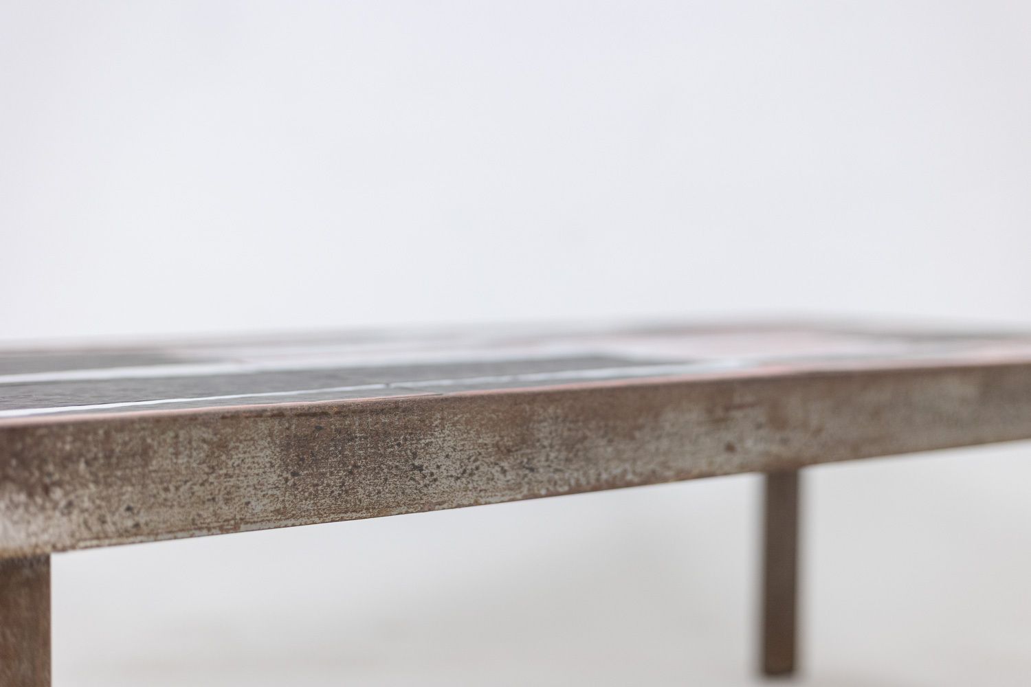 photo furniture Capron. “Navette” Coffee Table In Black And Red Glazed Stoneware. 1960s.