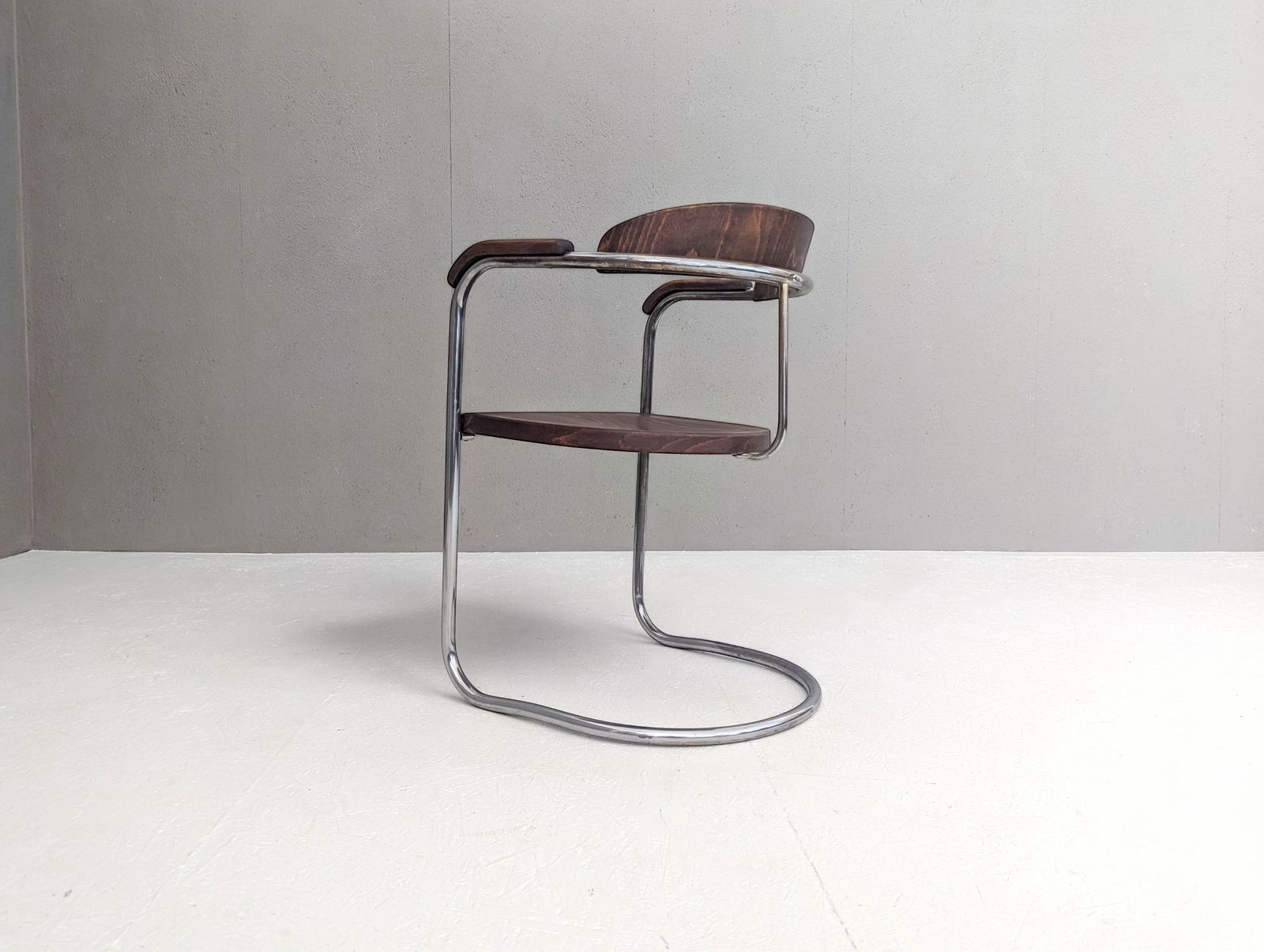 Pair Of Ss 33 Cantilever Armchairs By Hans & Wassili Luckhardt, 1930s photo for sale