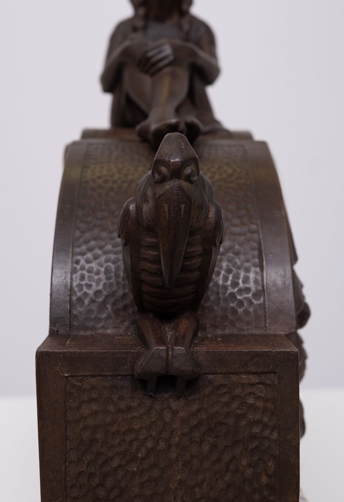 Franse Art Deco Klok Met Gestileerde Vogels En Garnituur, 1925 photo buy