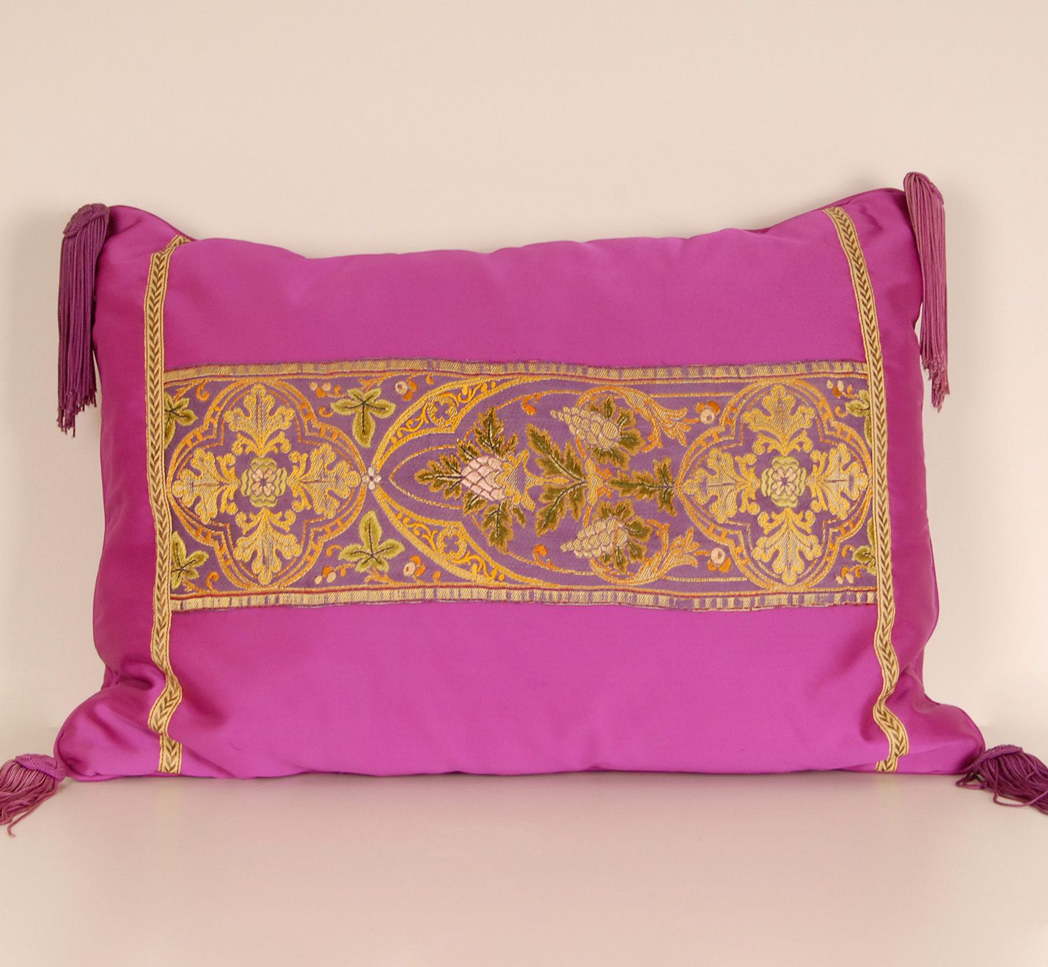 Early 19th Century Napoleonic Empire Pillow Magenta And Gold Silk Throw Cushion With Tassels photo for sale