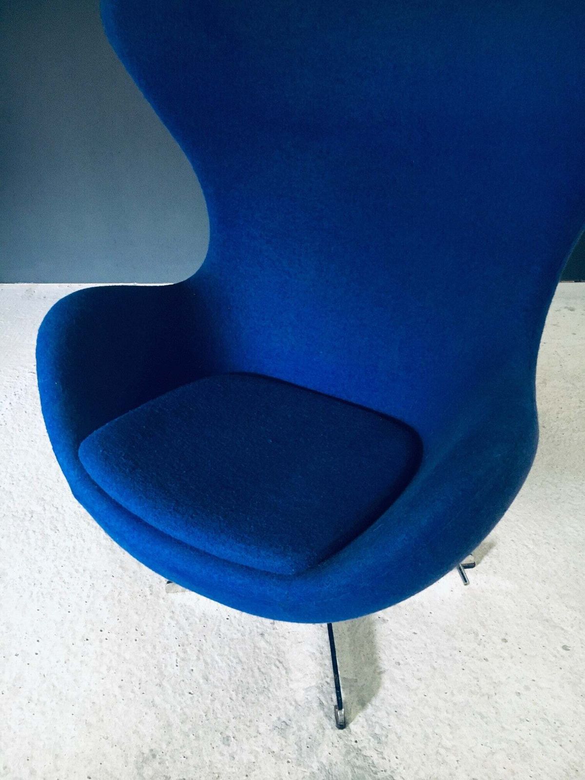 photo vinterior Mid Century Modern Scandinavian Design Egg Chair Van Arne Jacobsen, Denemarken, Ca. Jaren 1970