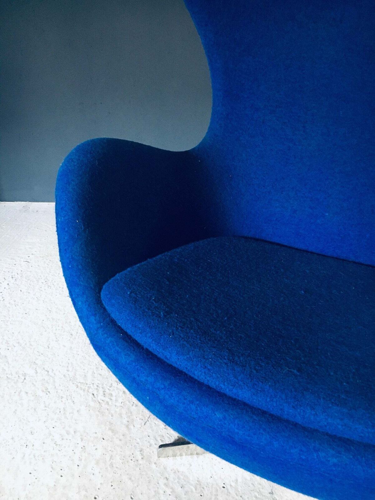 photo buy Mid Century Modern Scandinavian Design Egg Chair Van Arne Jacobsen, Denemarken, Ca. Jaren 1970