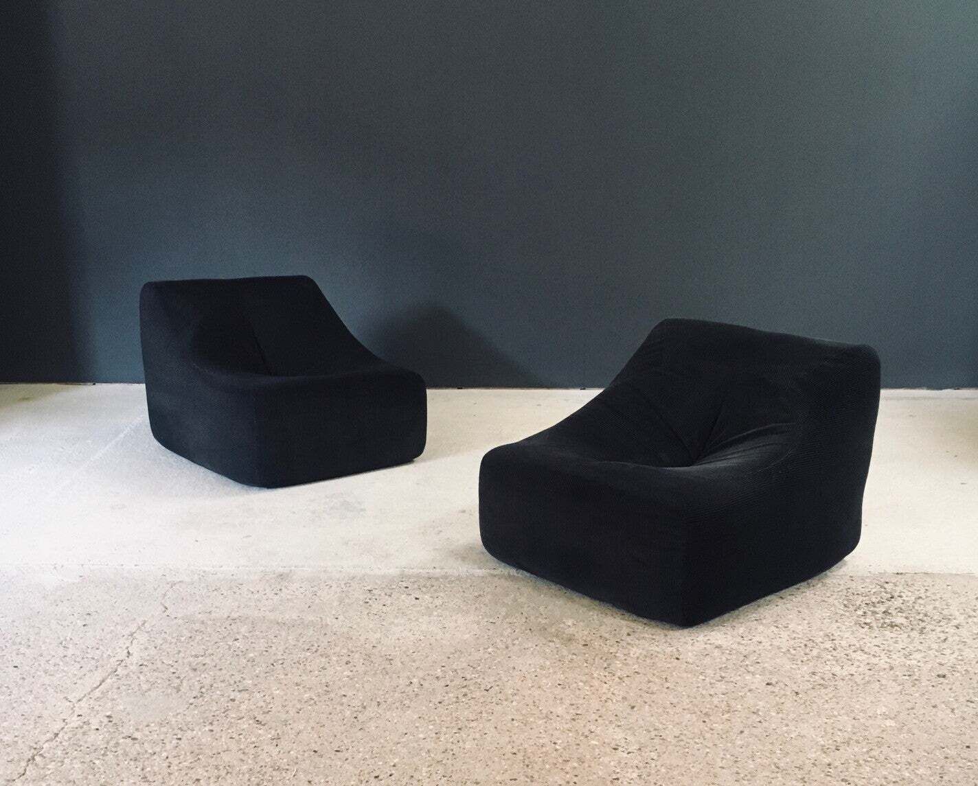Set Van Twee Mid Century Modern Fauteuils, Frans Design, Jaren 1970, Corduroy Bekleding photo Meubels