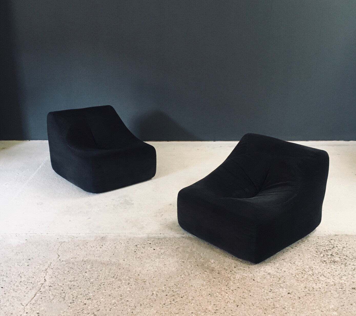1970's Midcentury Modern French Design Corduroy Lounge Chair Set photo vinterior