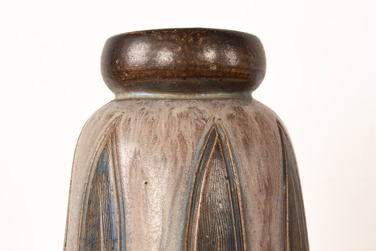 Vase Art déco en céramique émaillée, vert et gris, par Edouard Grégoire. photo vinterior