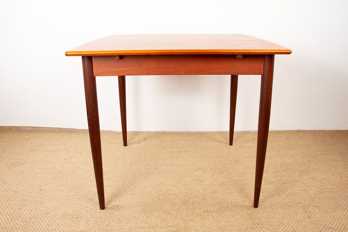 Petite table à manger danoise carrée/oblongue extensible en teck, années 1960. photo for sale