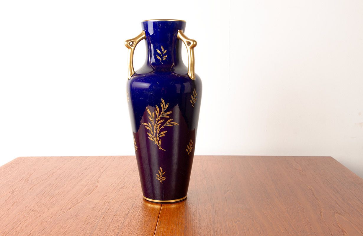 Grand vase de style néoclassique en porcelaine, motifs bleu cobalt et or, manufacture Pinon Heuzé, 1930. photo Décoration
