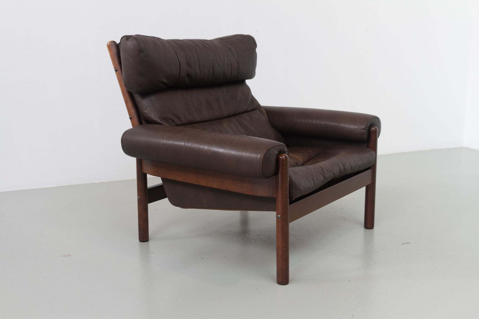 photo furniture Danish Mid Century Norell Style Leather Lounge Chair, 1960s.