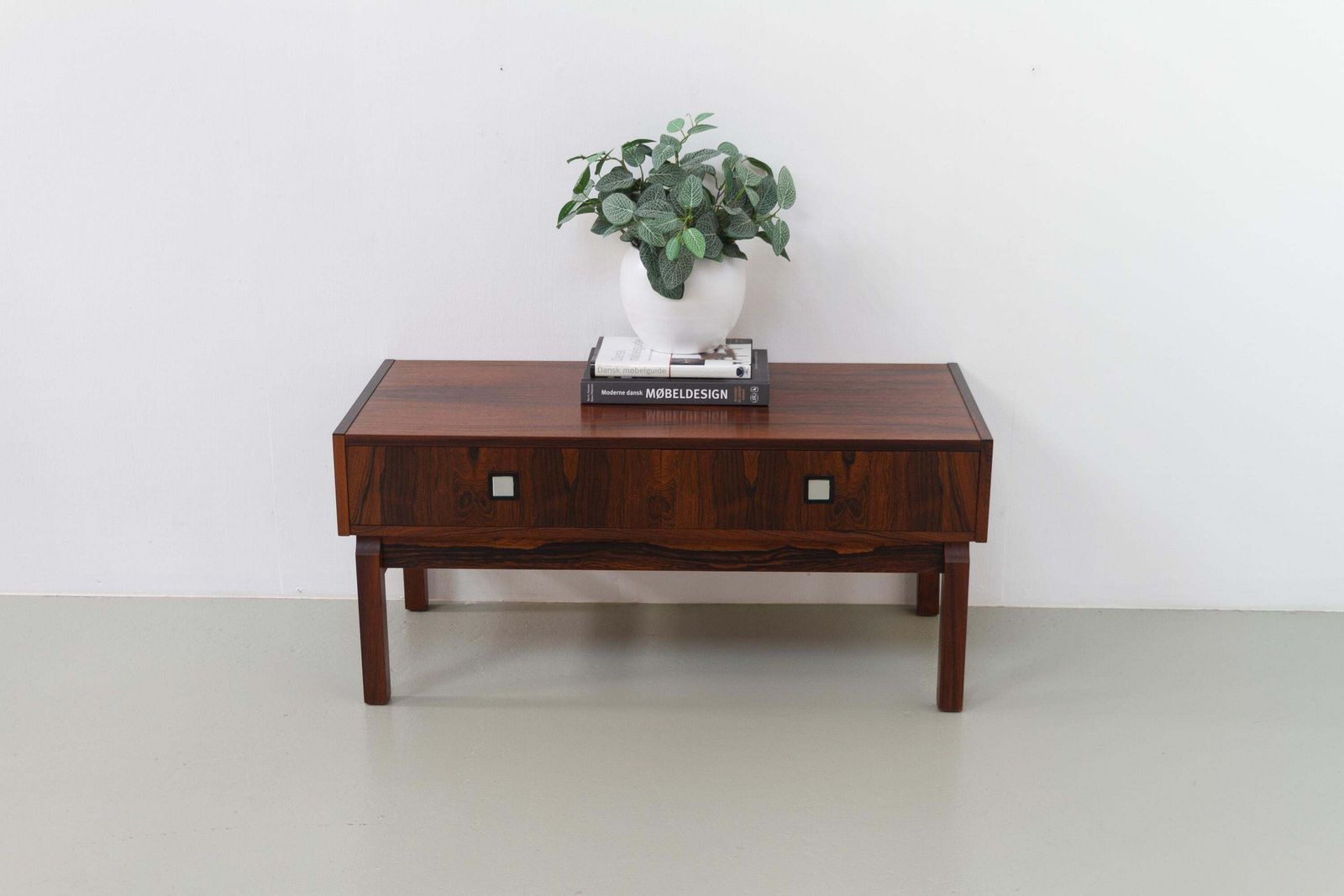 photo vintage Danish Mid Century Rosewood Chest Of Drawers, 1960s.