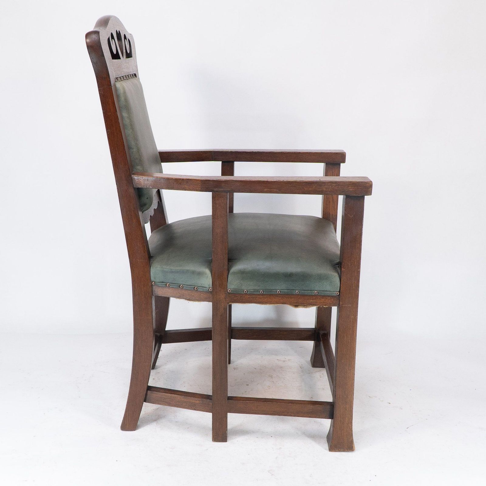 Heal And Son (Attributed). An Arts And Crafts Six Legged Oak Armchair photo Furniture