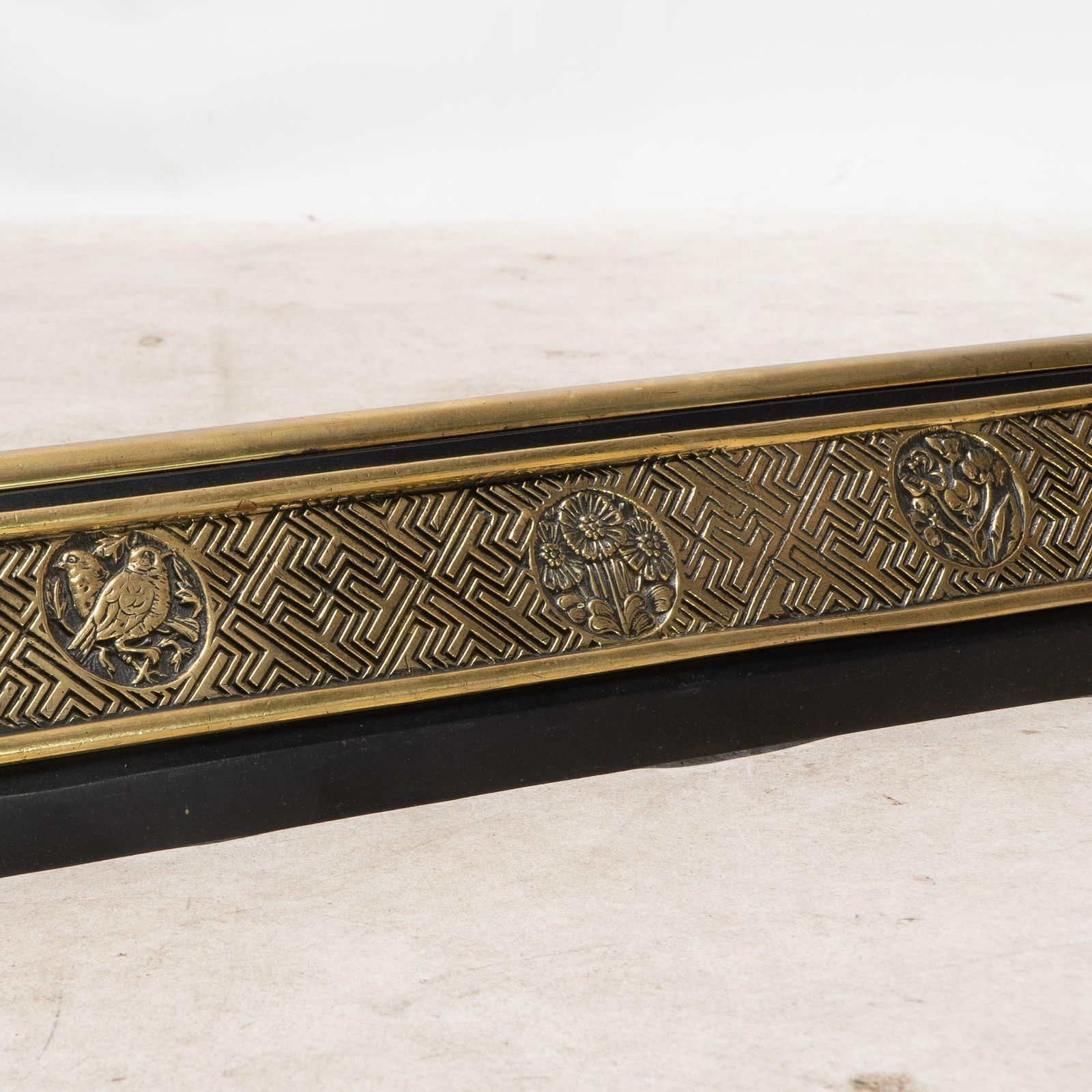 photo vinterior Thomas Jeckyll For Barnard Bishop & Barnard. An Aesthetic Movement Brass Fender