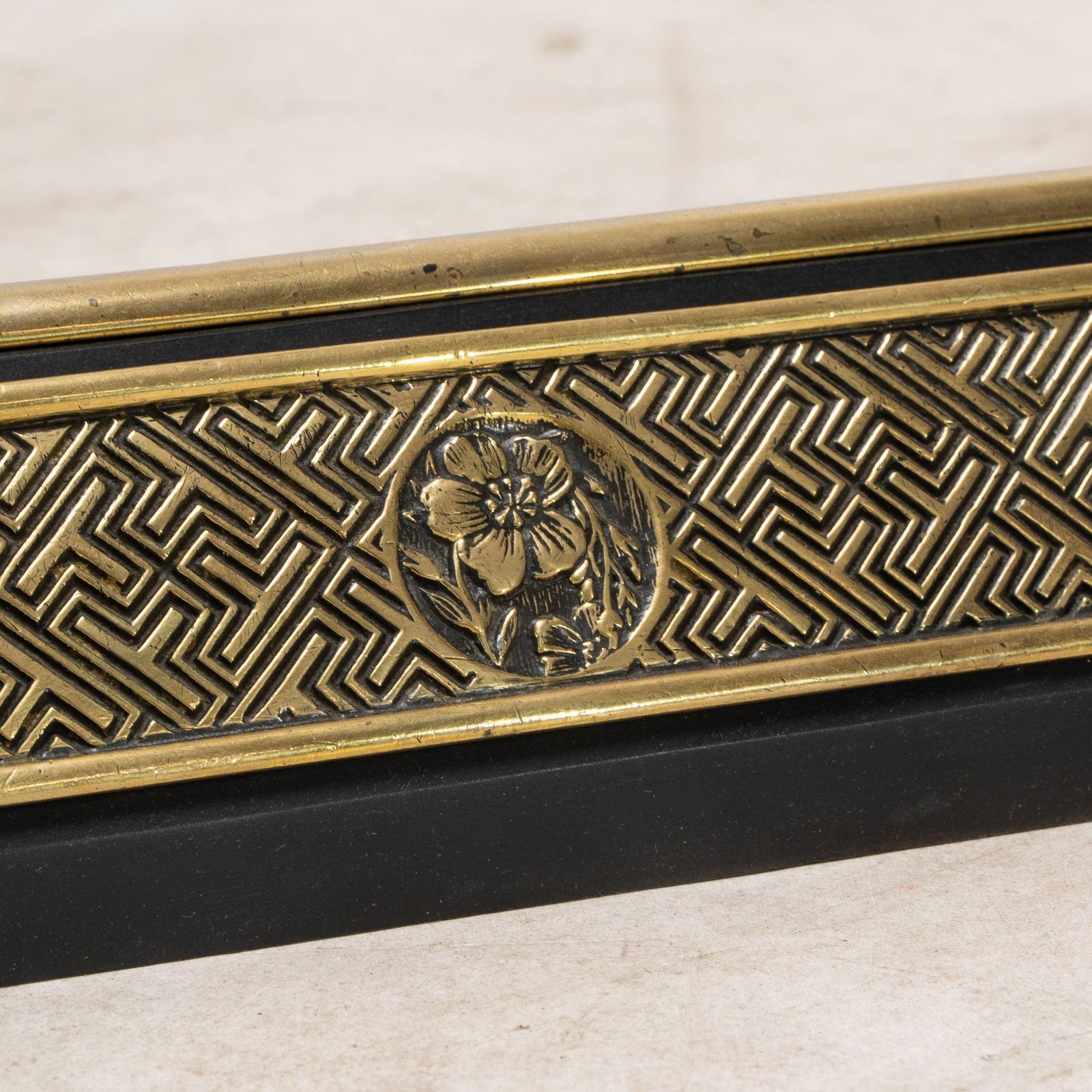photo vintage Thomas Jeckyll For Barnard Bishop & Barnard. An Aesthetic Movement Brass Fender