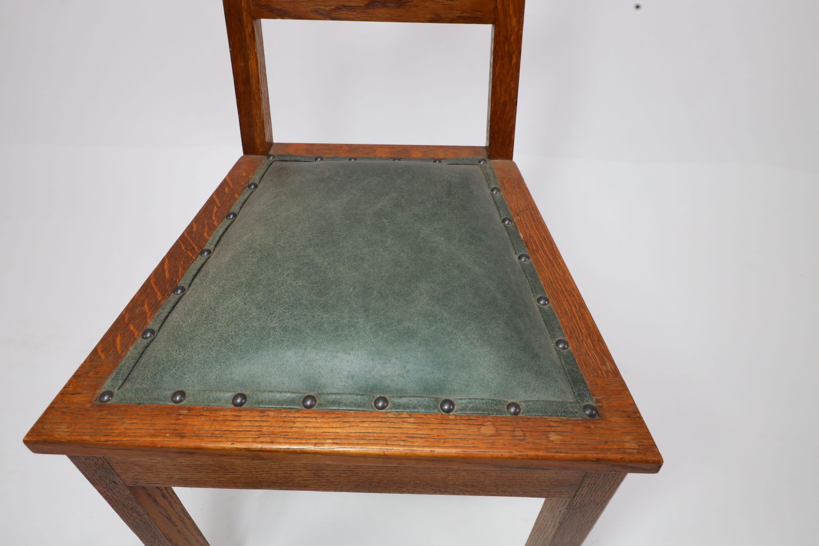 Furniture E A Taylor. A Set Of Five Arts And Crafts Oak Side Chairs With Heart Cut Outs. photo