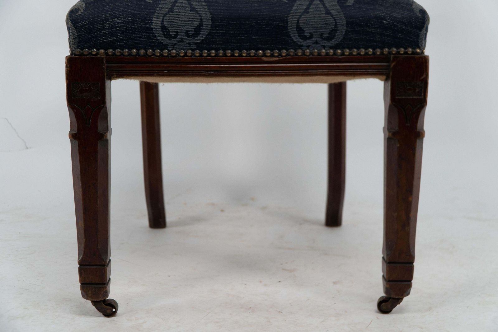 photo furniture A Set Of Four Aesthetic Movement Oak Dining Chairs With Carved Decoration