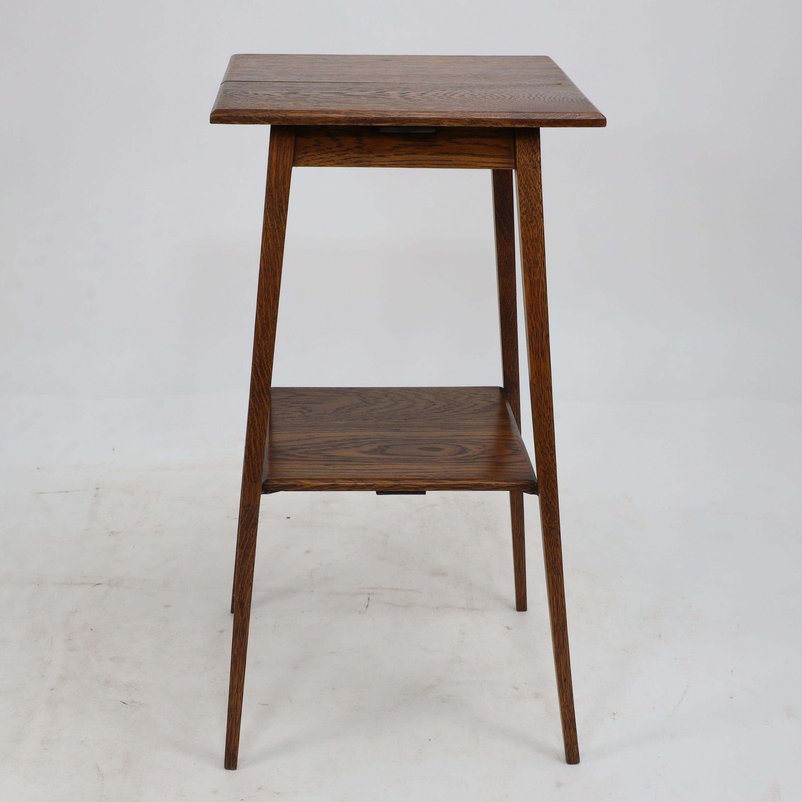 Waring And Gillow. A Good Quality Little Arts And Crafts Oak Sidetable photo for sale