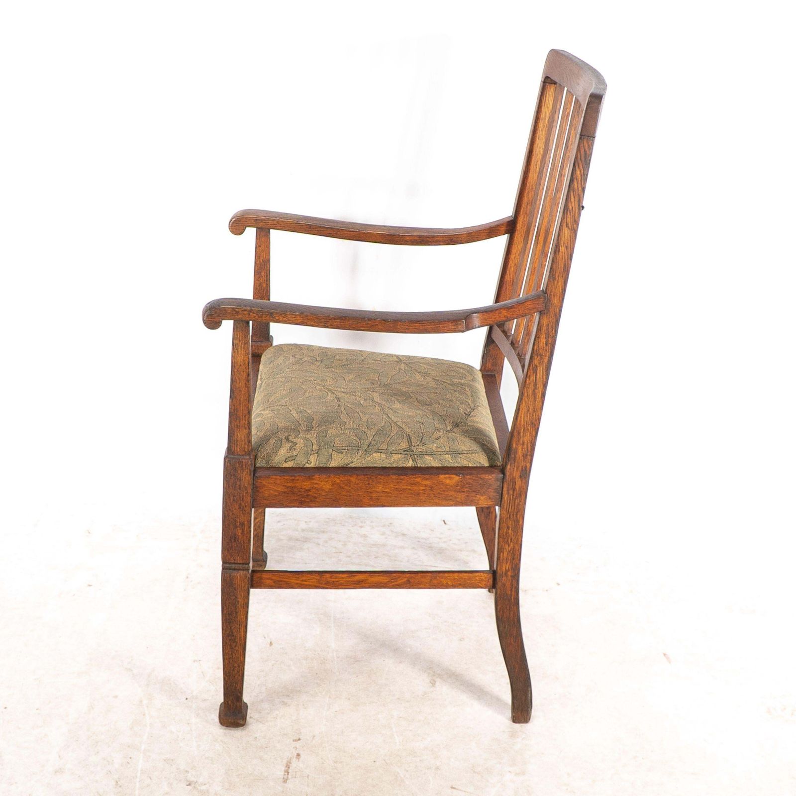 Shapland And Petter. A Pair Of Arts And Crafts Oak Armchair photo vinterior