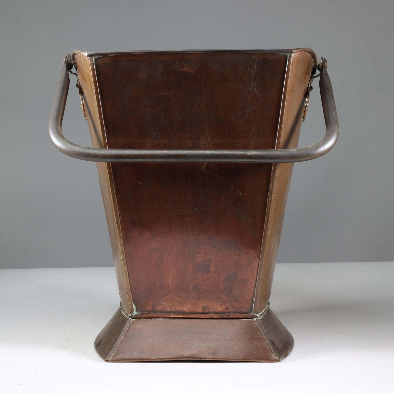 photo vintage Townshend's Birmingham (Stamped). An Impressive Arts & Crafts Copper Coal Bucket