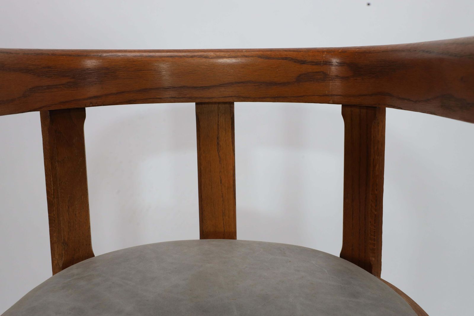 photo vintage A Pair Of Scottish School Armchairs Of Barrell Form