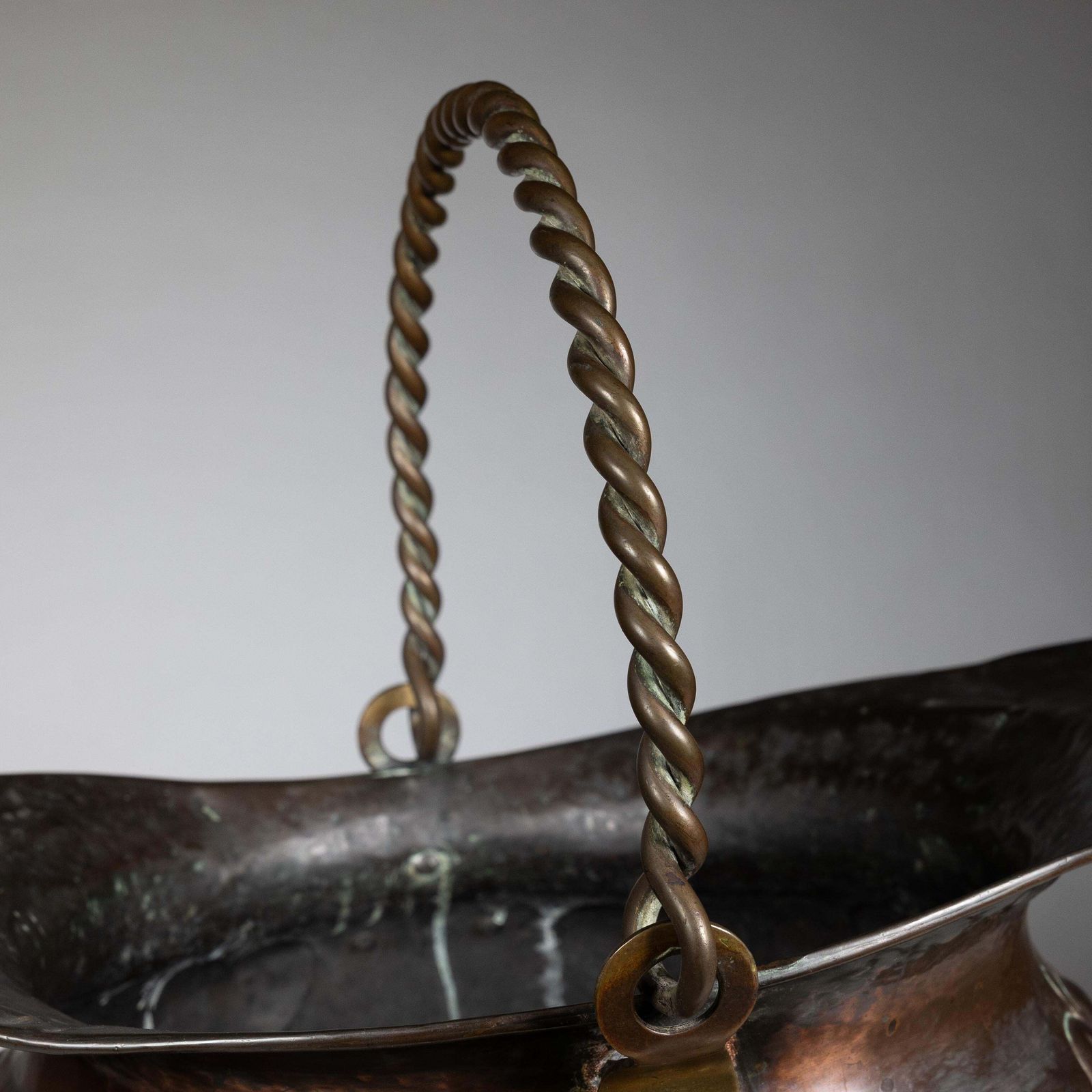 Arts & Crafts Copper Coal Bucket W. Repousse Leaf Decoration & Rope Twist Handle photo vintage
