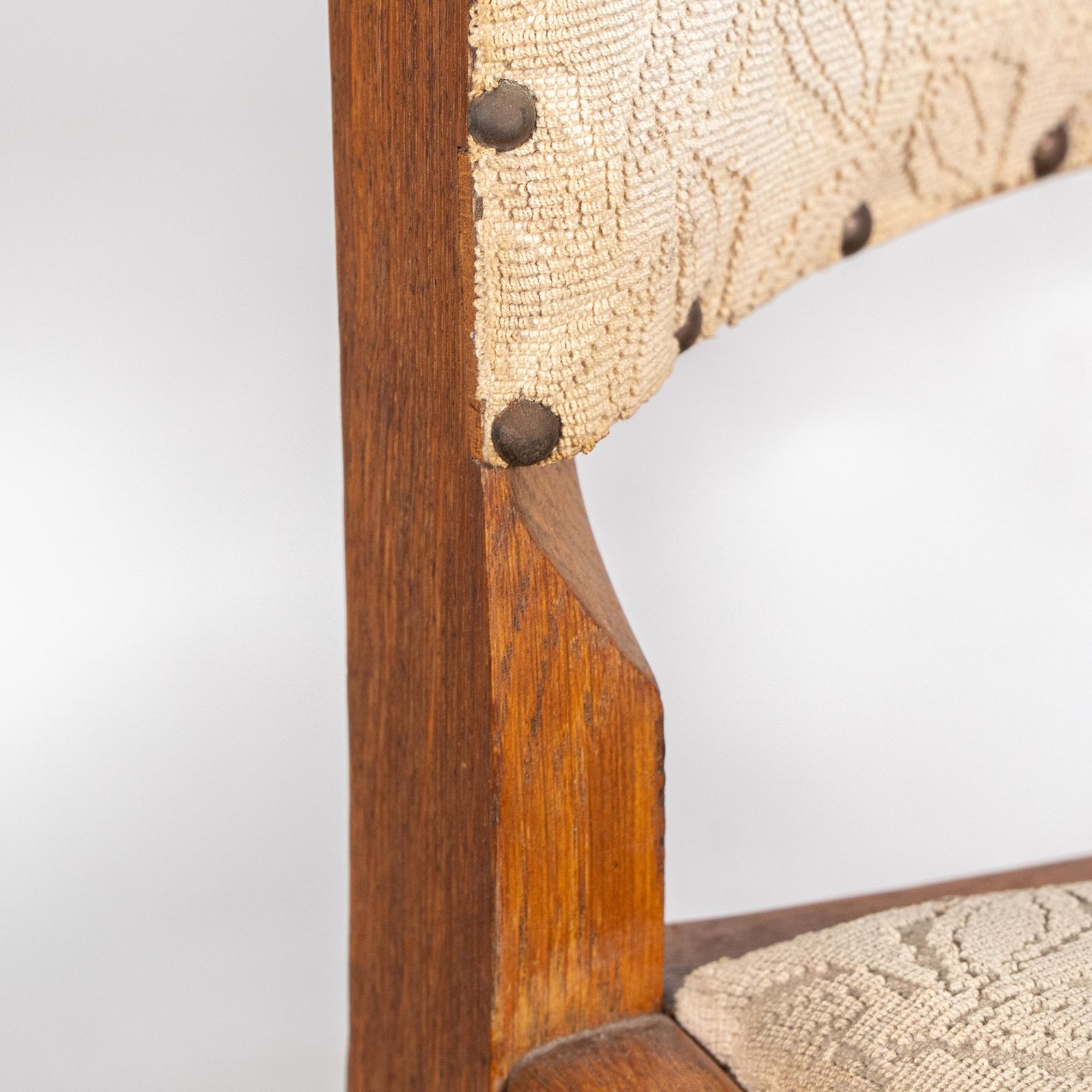 photo vinterior Heals. Four Art Deco Oak Armchairs With Shaped Backrests & Rounded Arms