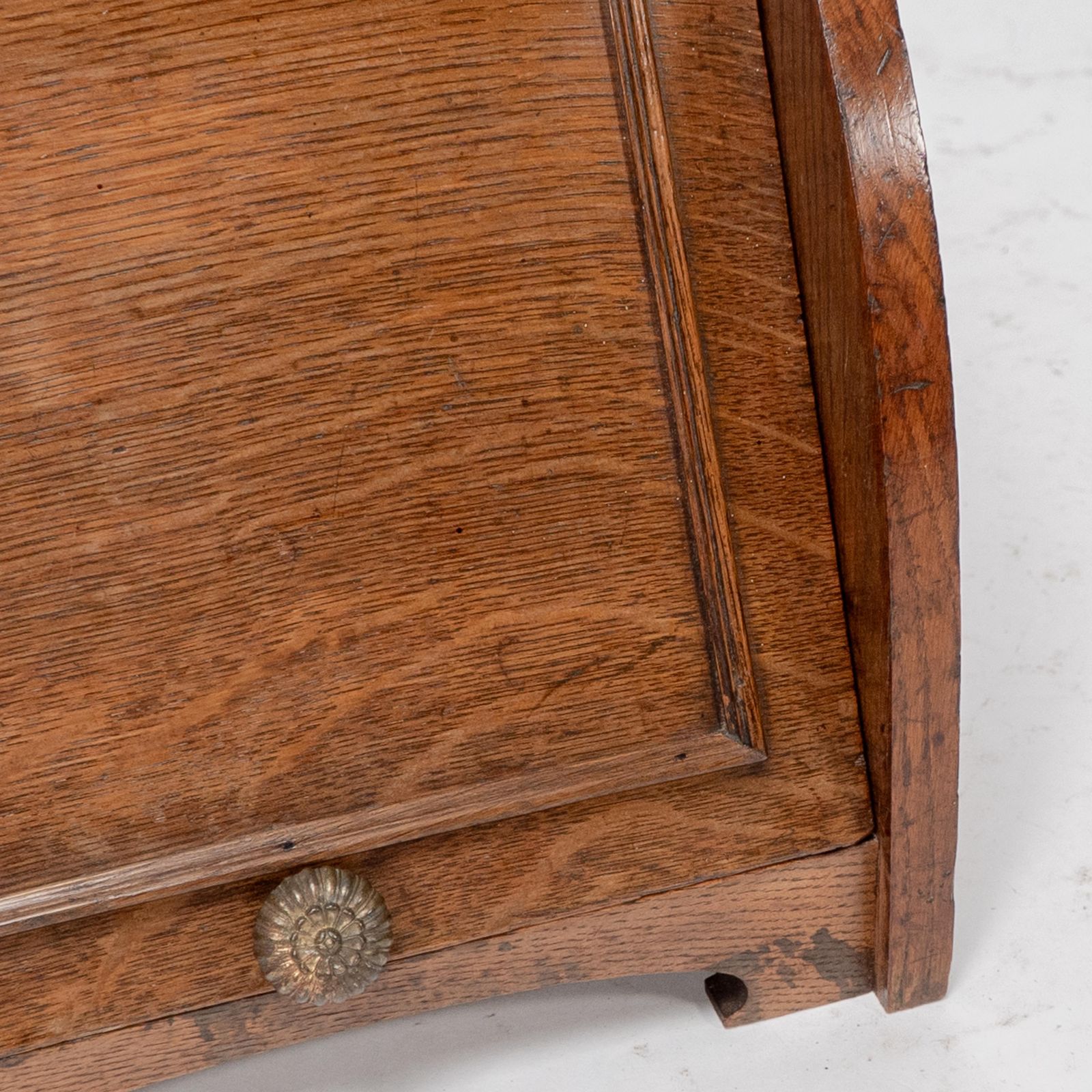 photo vinterior W J Neatby Attri. An Arts & Crafts Oak Coal Box With Stylized Carrying Handles
