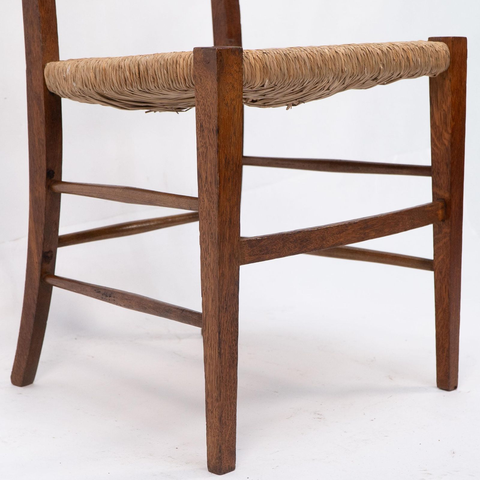 photo vinterior Wylie And Lochhead (Attributed). A Pair Of Rush Seated Side Or Bedroom Chairs