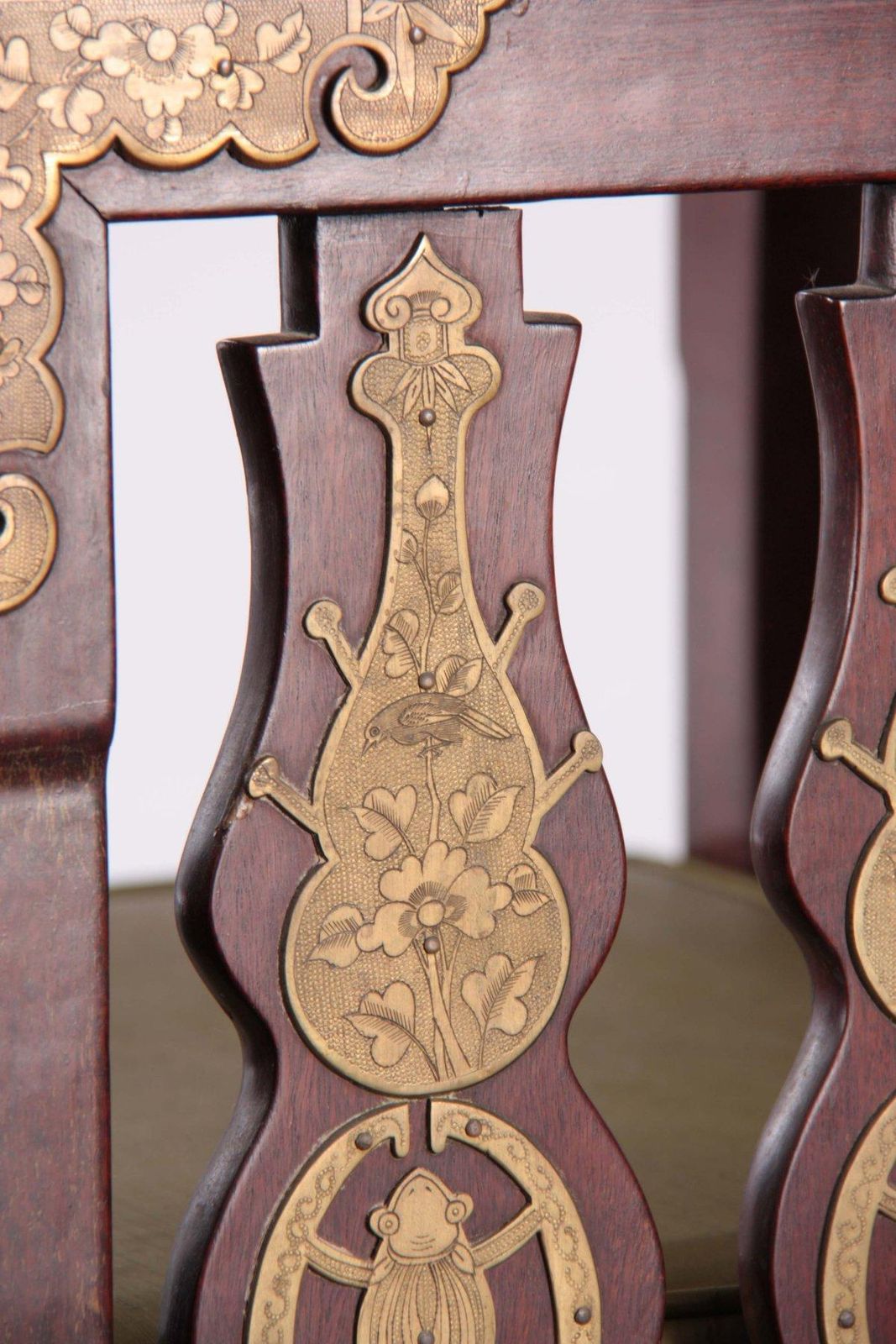 Chinese Rosewood Dining Table & Four Chairs With Etched Decorative Brass Plaques photo vinterior
