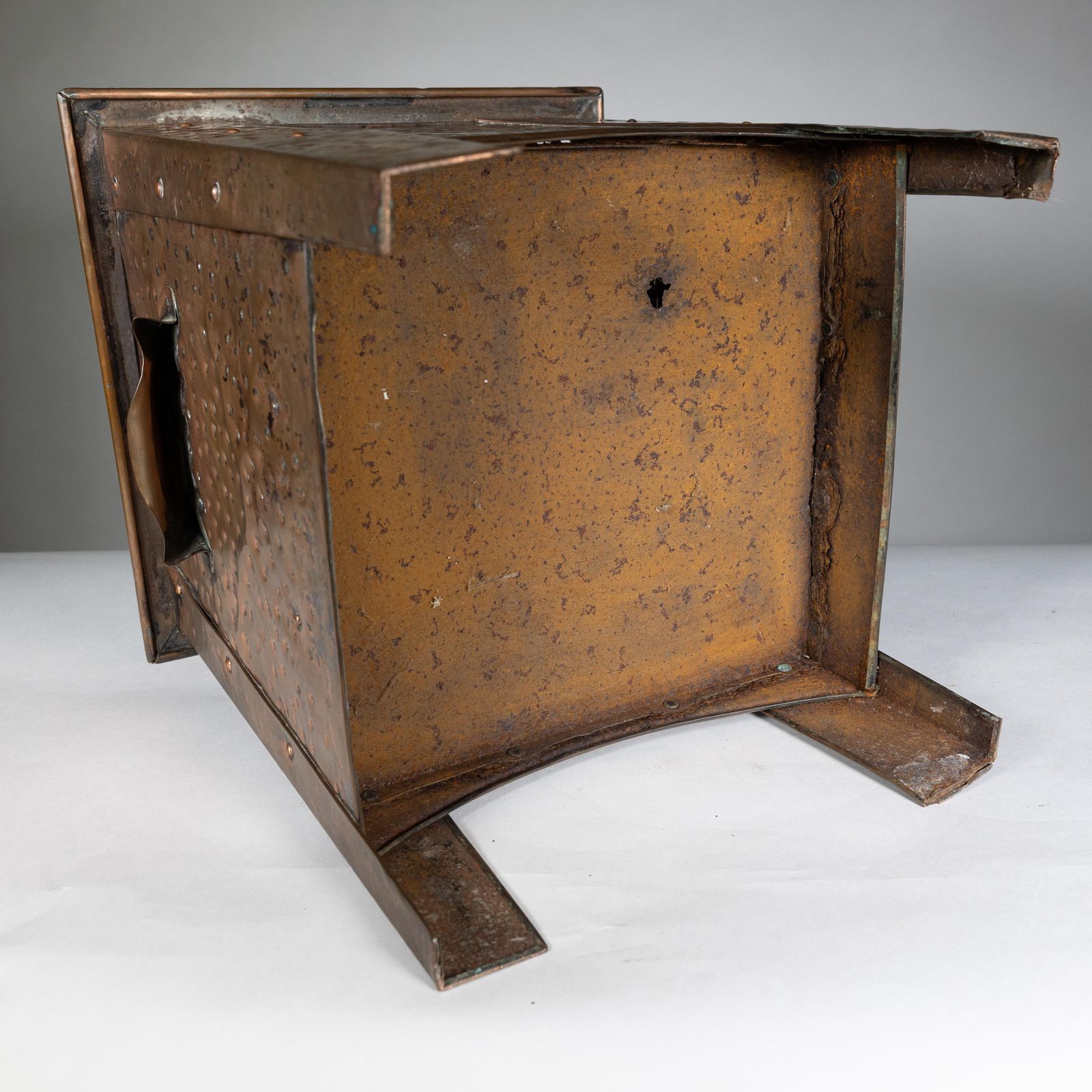 photo vinterior An Arts And Crafts Glasgow School Copper Coal Box With Floral Decoration