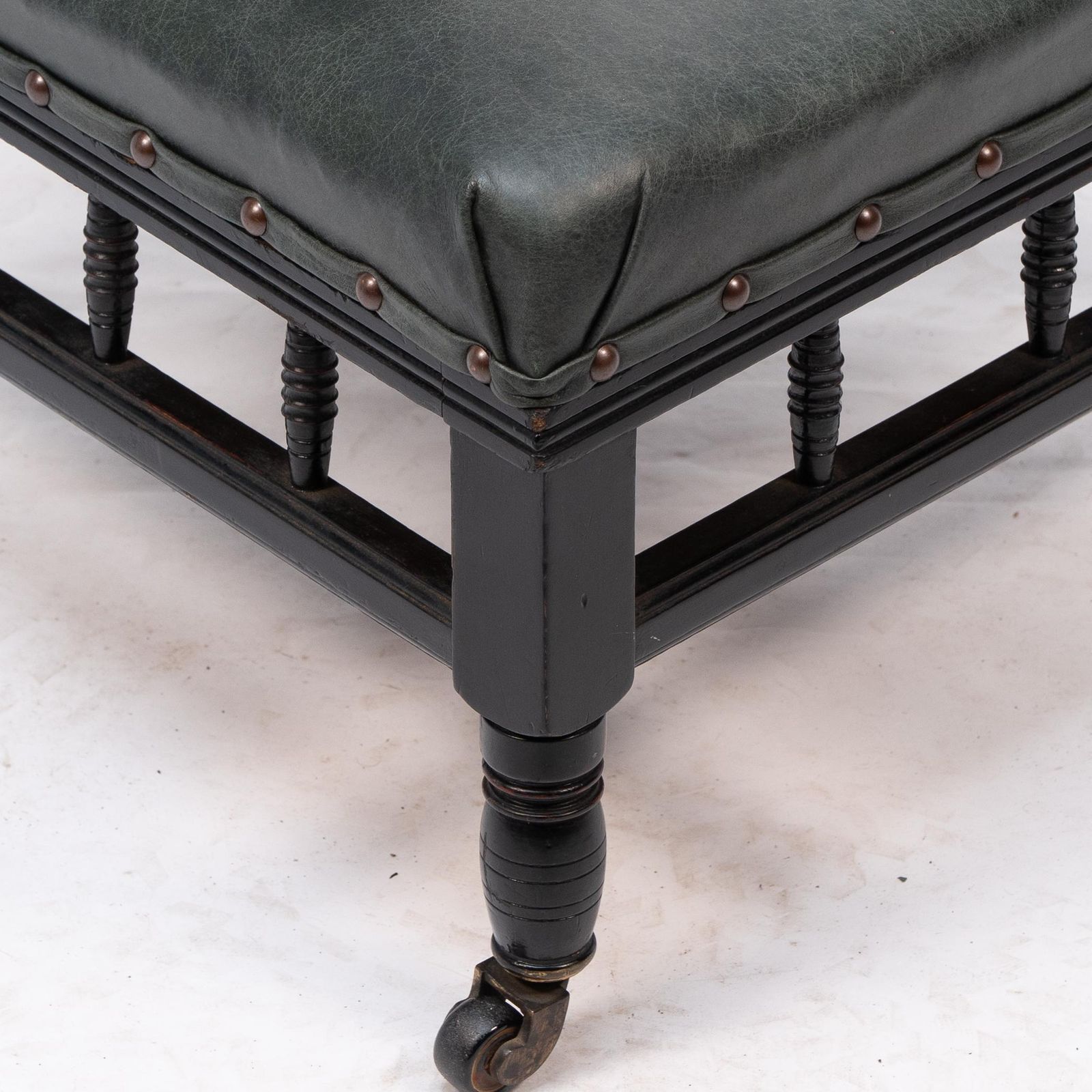 photo vinterior Gregory & Co. An Aesthetic Movement Nursing Chair With Stylized Carved Sunflower