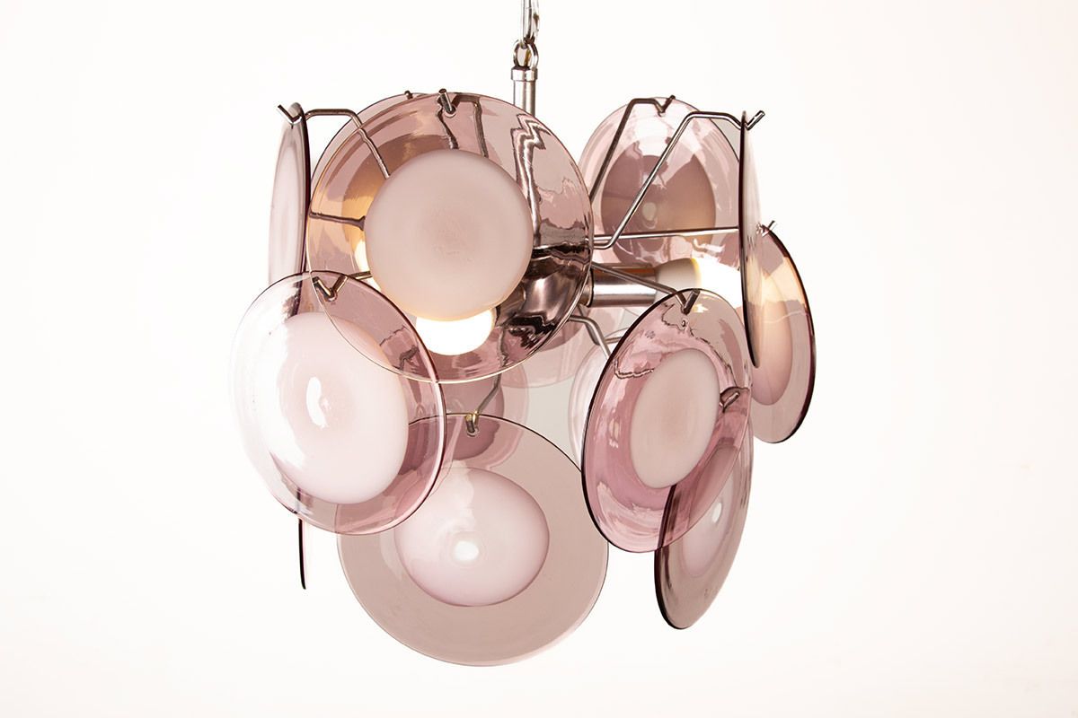 Lustre « Space Age » composé de 15 pendentifs roses et blancs en verre de Murano, modèle « Disc » par Gino Vistosi, 1970. photo for sale