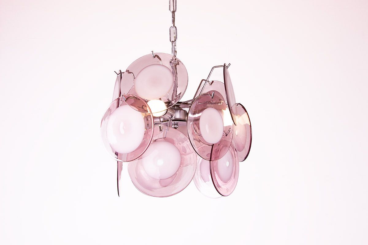 Luminaires Lustre « Space Age » composé de 15 pendentifs roses et blancs en verre de Murano, modèle « Disc » par Gino Vistosi, 1970. photo