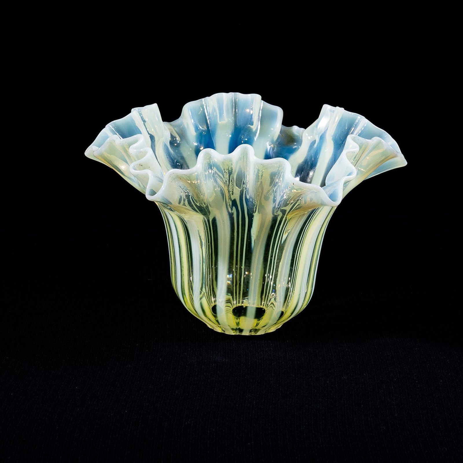 A Pleated Vaseline Shade, Consisting Of Alternating Stripes And A Ruffled Rim. photo vinterior