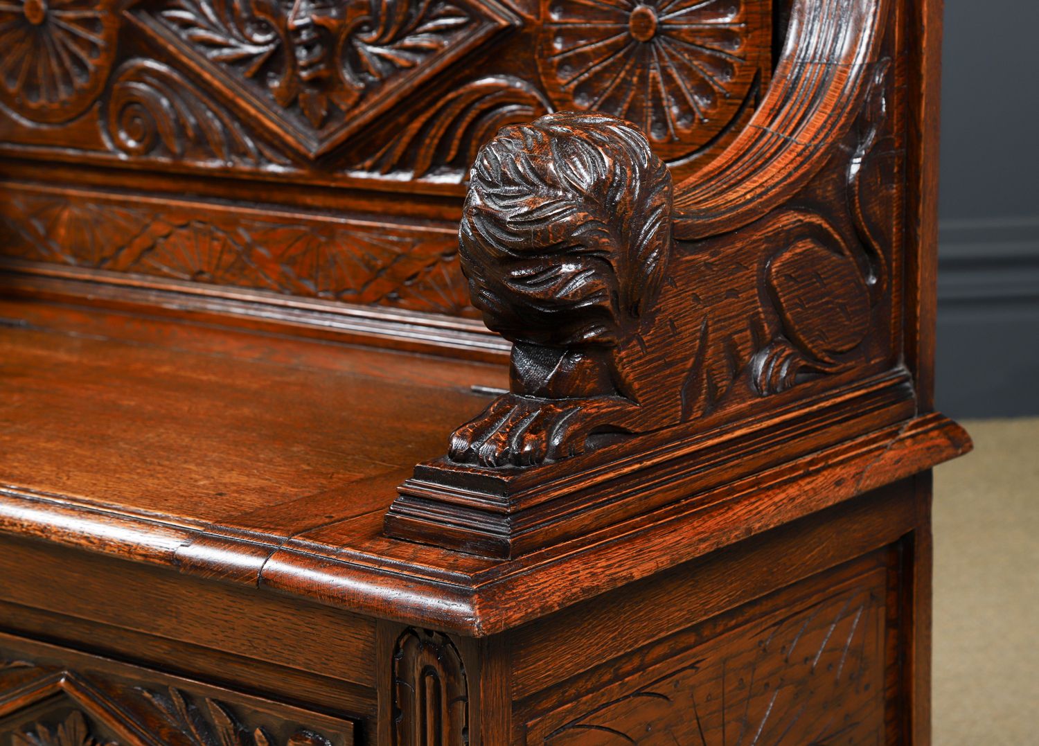 photo vinterior Small English Victorian Carved Oak Bench Monks Kitchen Hall Settle (Circa 1880)