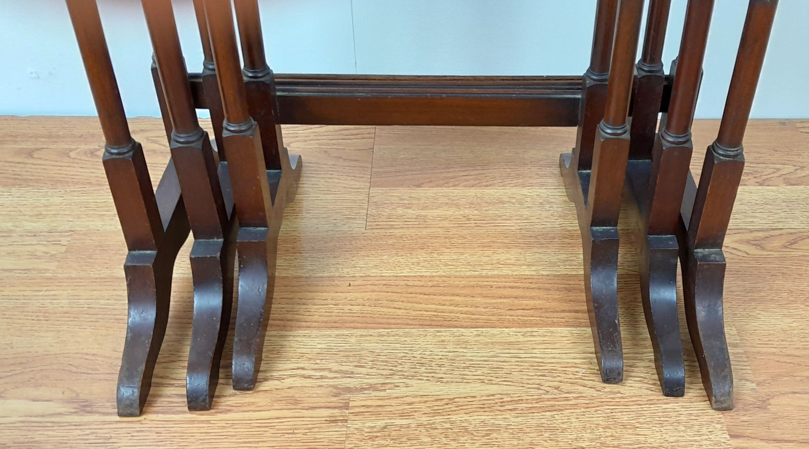120.0 Mahogany Vintage Williams & Cox Nest Of 3 Side Tables photo