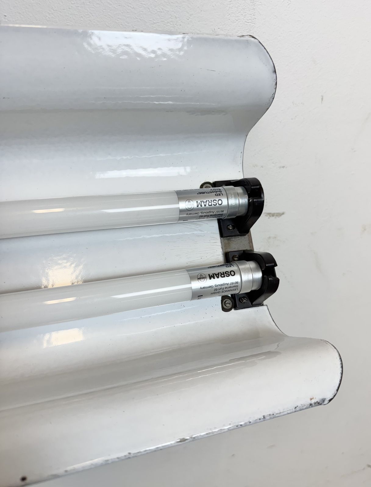 photo vinterior Grey Enamel Industrial Hanging Tube Light From Elektrosvit, 1960s