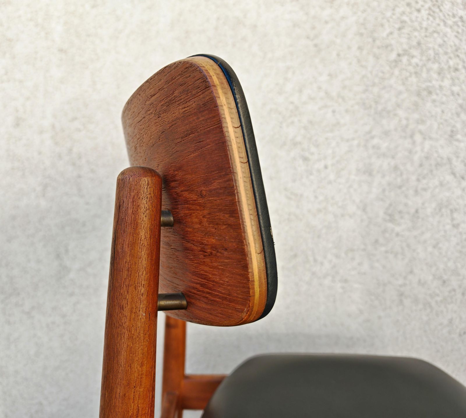 photo vinterior Pair Of Mid Century Dining Chairs In Teak And Vinyl, Designed By Sven Chrobat