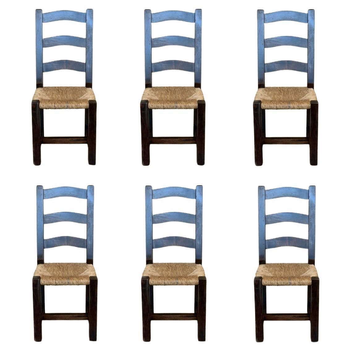 Ensemble de six chaises espagnoles en noyer massif avec assise cannée, XIXe siècle