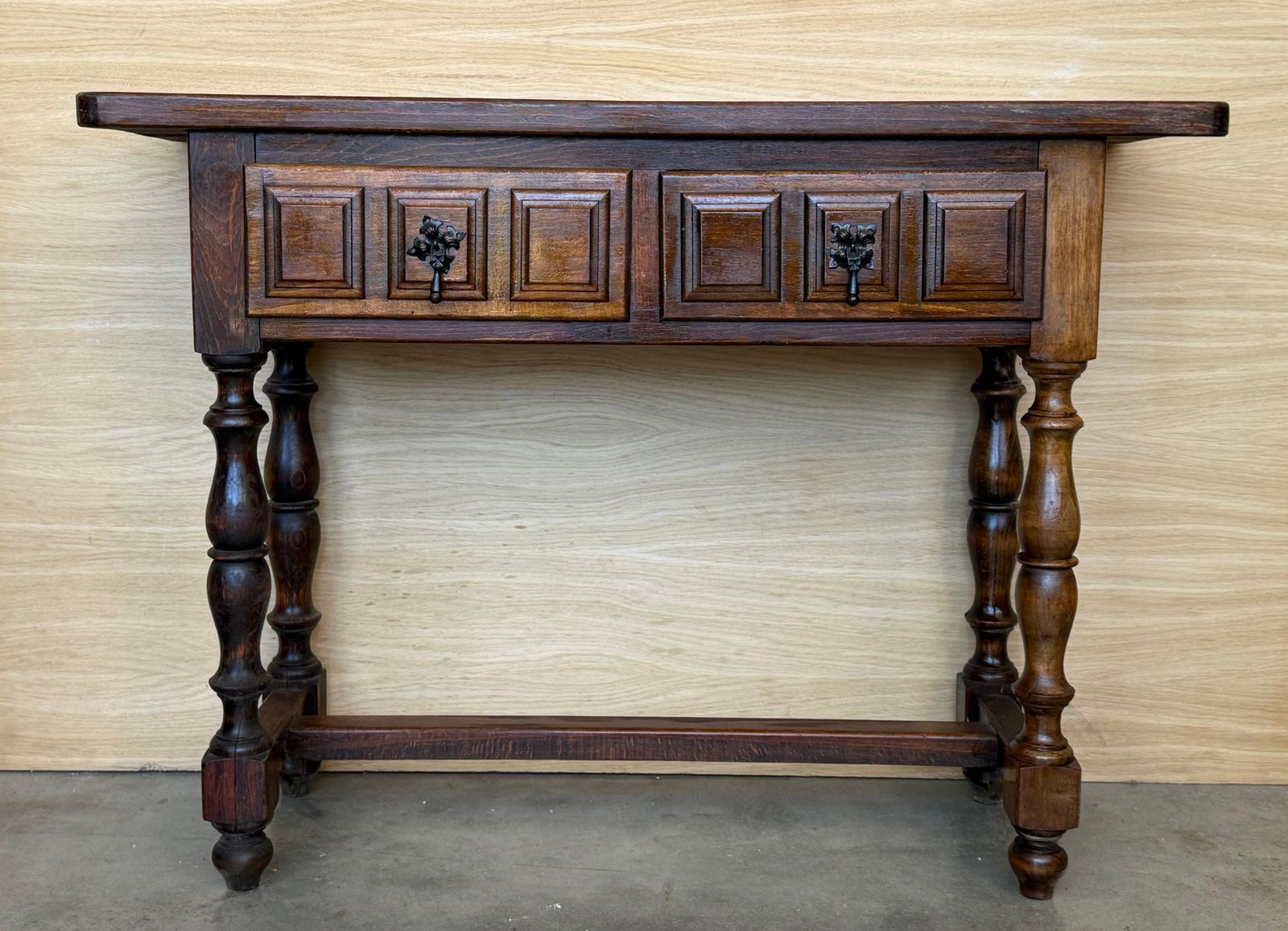 Console espagnole à deux tiroirs sculptés, années 1940 photo for sale