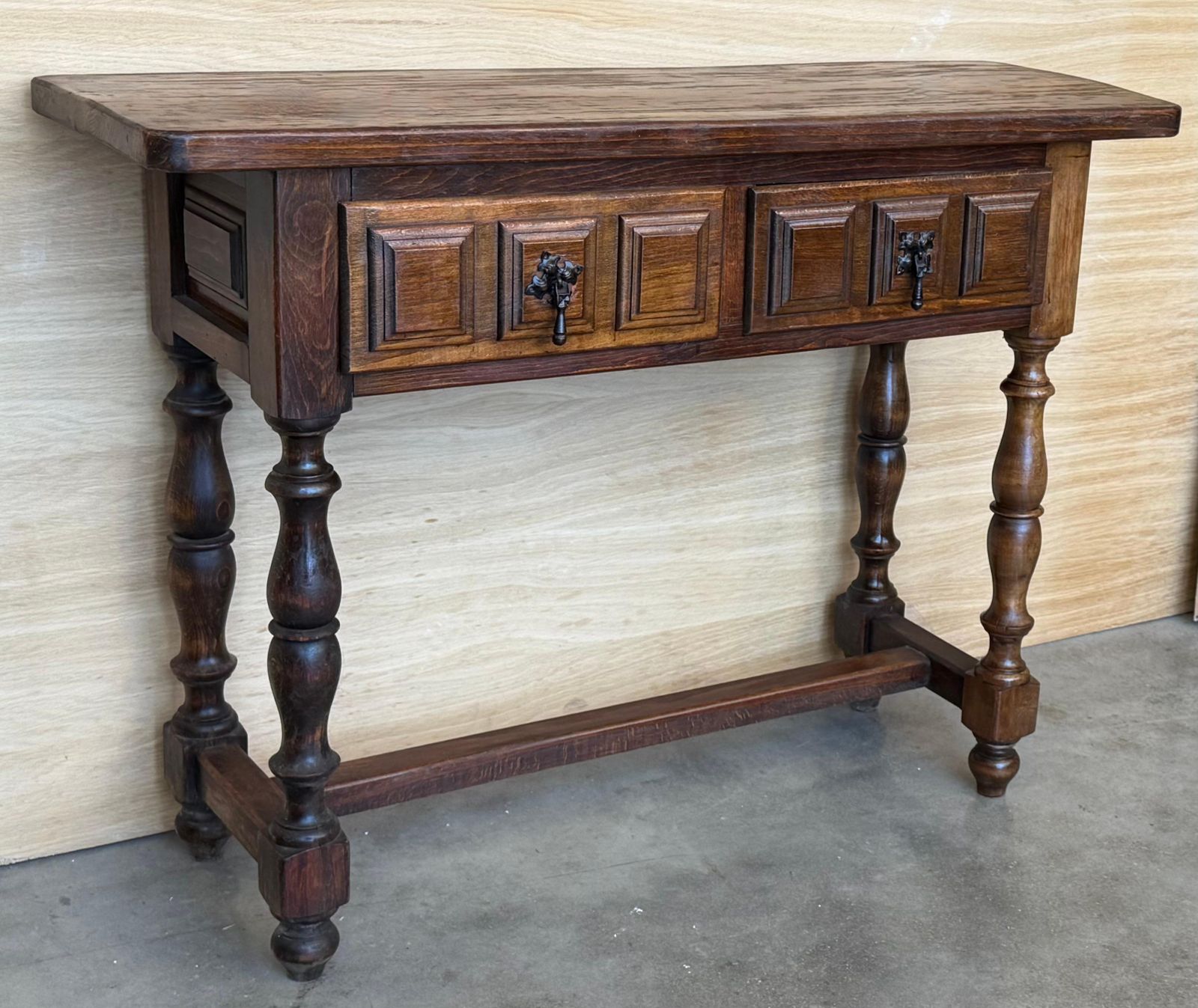 Console espagnole à deux tiroirs sculptés, années 1940 photo 2328.0