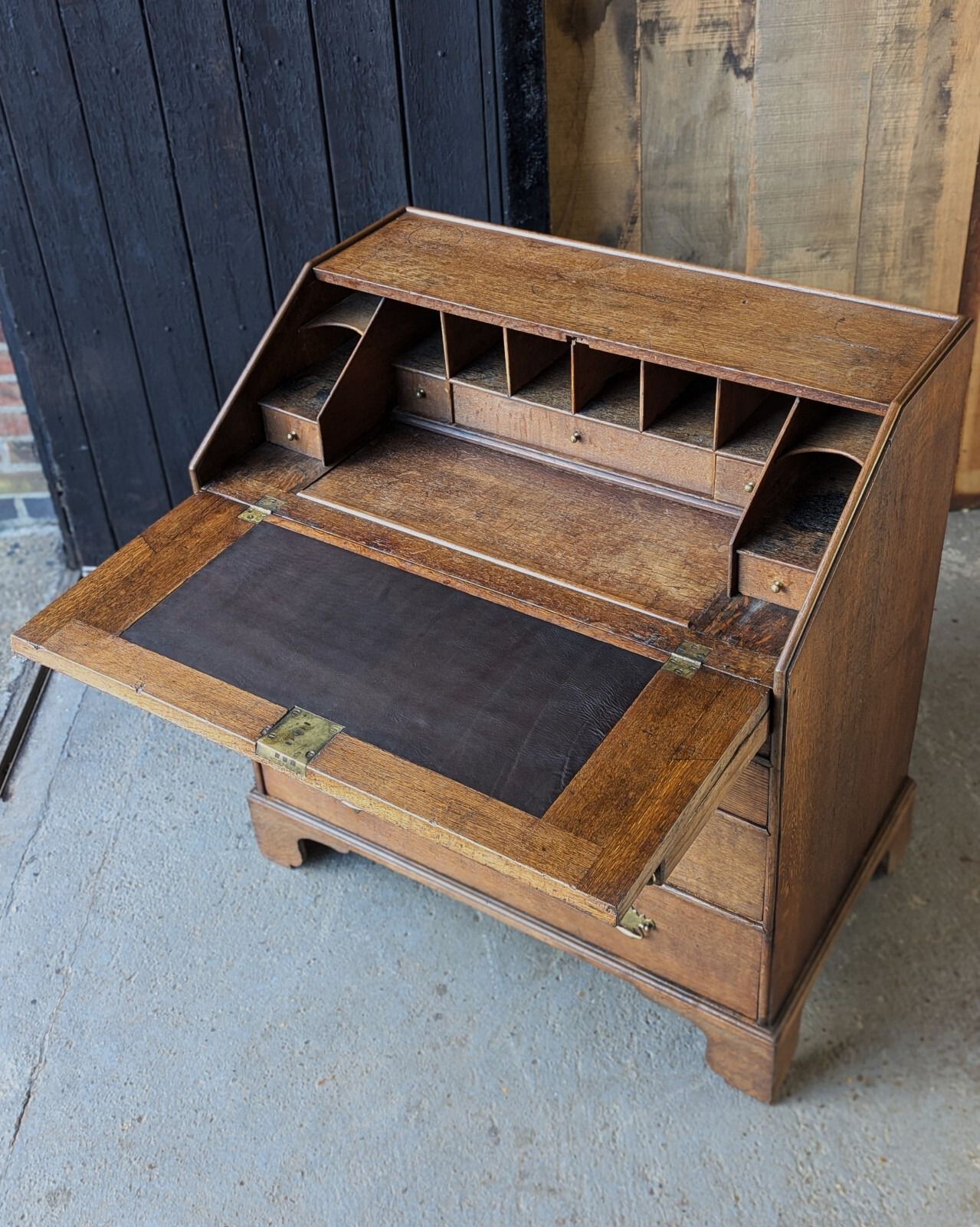 Antique Oak Bureau (Delivery Available) George II C1750 photo vinterior