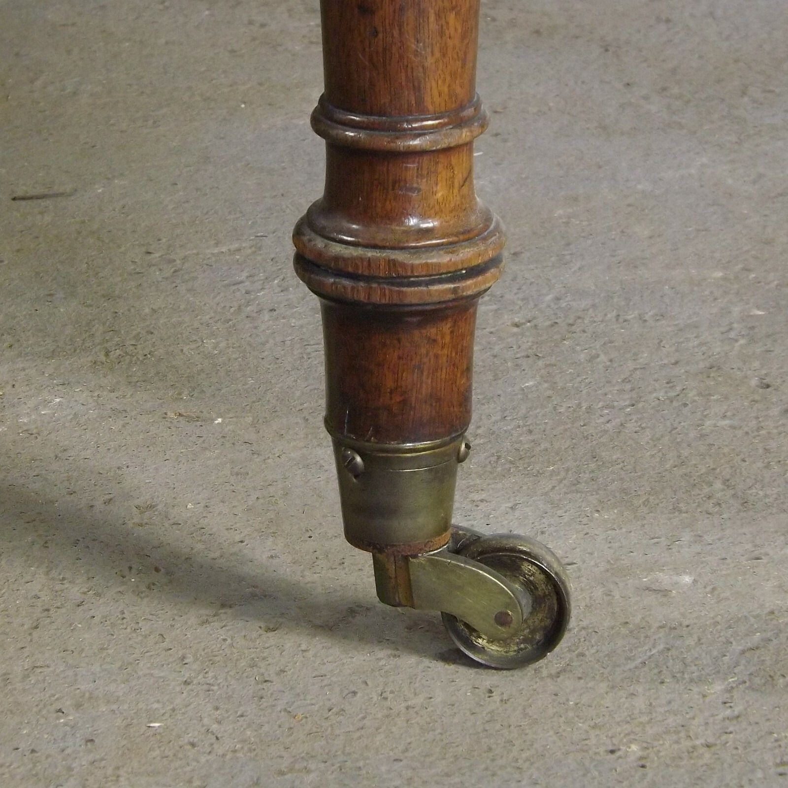 photo for sale Dining Table Mahogany Early 19thc Antique