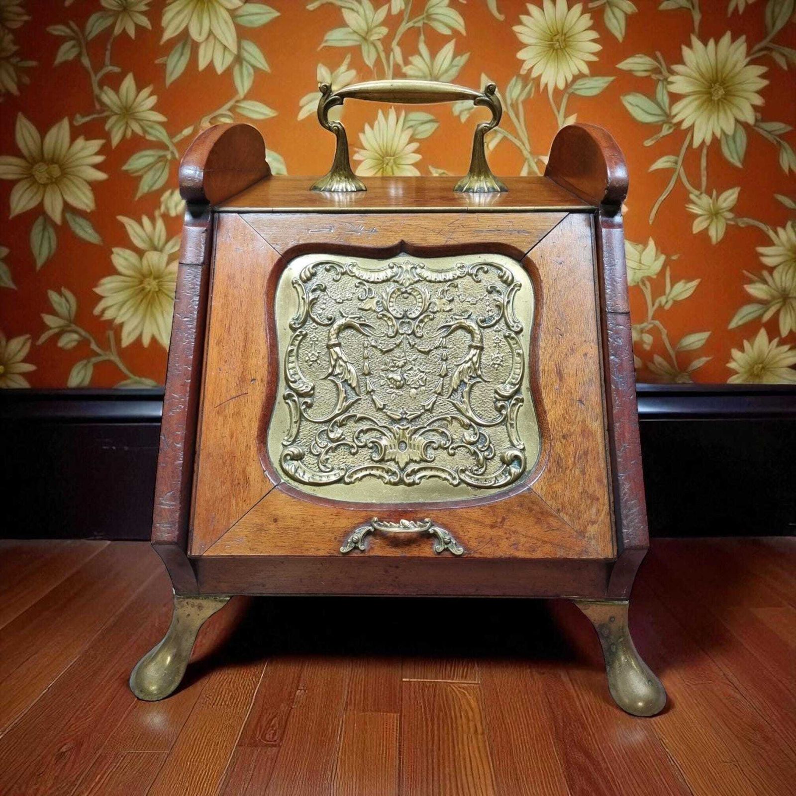 photo furniture Antique Coal Scuttle With Original Liner And Shovel / C.1900