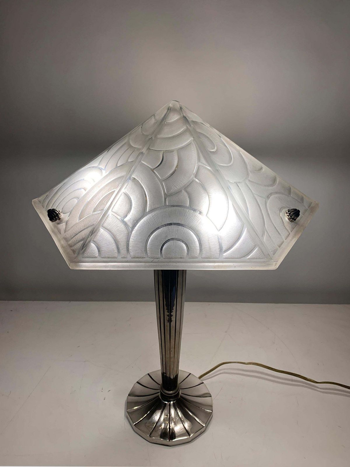 Art Deco Table Lamp In White Frosted Press Molded Glass Signed"P.D'avesn France" photo 2272.0