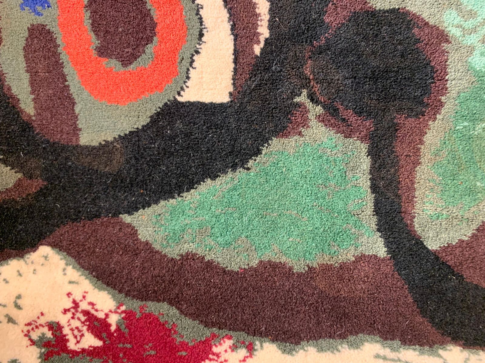 photo vinterior Vintage Mid Century Hand Knotted Wool Tapestry “Femme Et Oiseaux” By Joan Miro